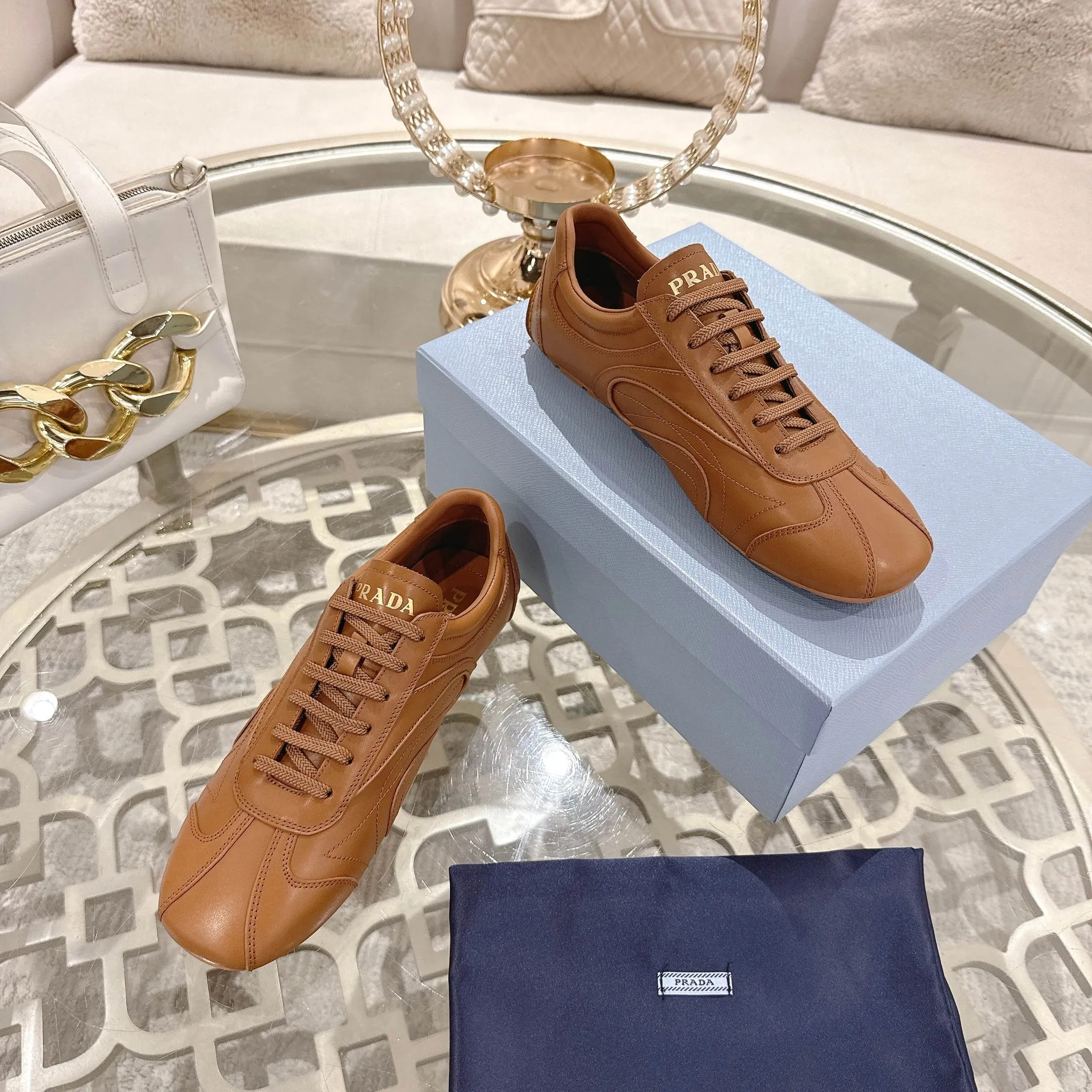 P600. PRADA for couples, casual shoes for couples, originally developed 1:1, made of imported cowhide, silk sheepskin lining, rubber outsole, comfortable and soft on the feet, size for women: 35 to 41. Male 38 to 45